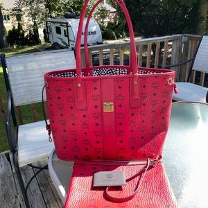 MCM reversible tote medium